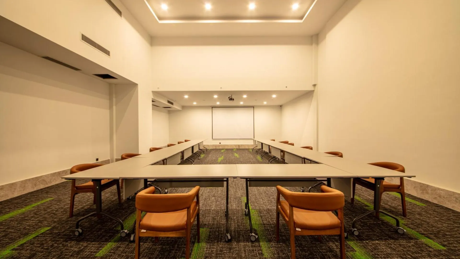 V Center Hotel Трабзон 4*,