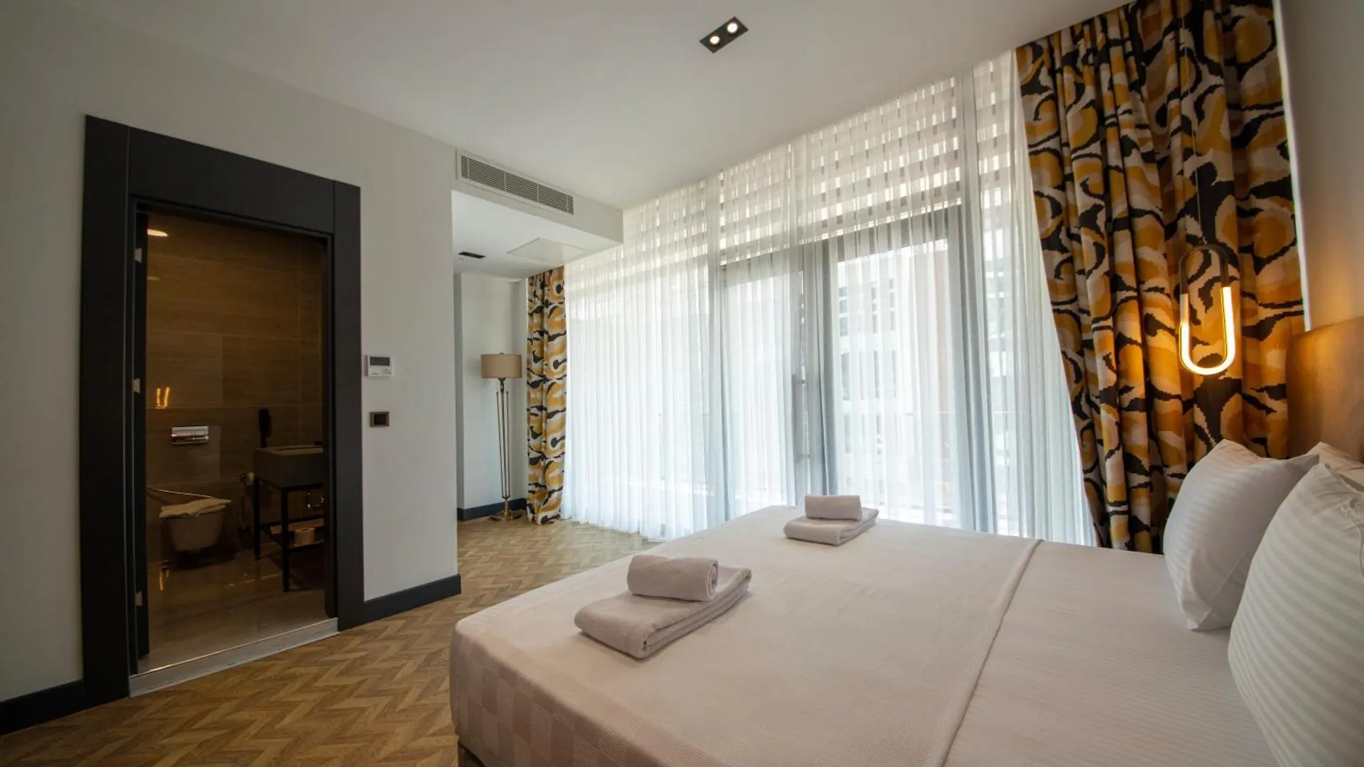 V Center Hotel Трабзон 4*,