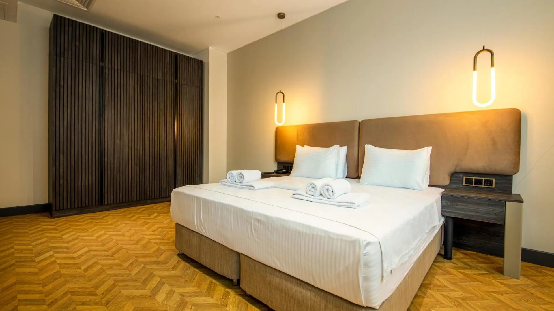 V Center Hotel Трабзон 4*,